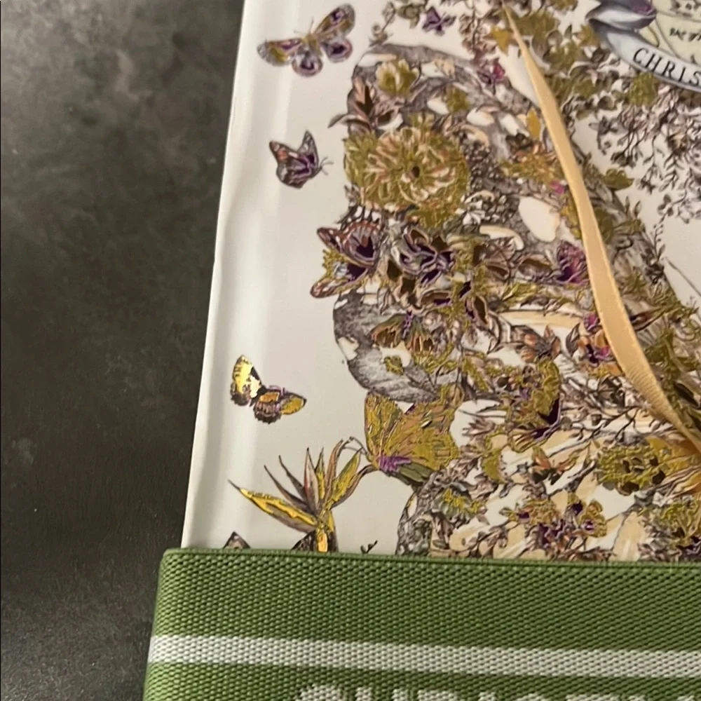 Christian Dior Floral Notebook with Green Band - Picture 4 of 8